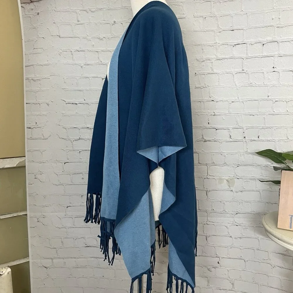 Chico's One Size Reversible Knit Cape Blue Cotton Blend Shawl Wrap Fringe - Picture 4 of 6